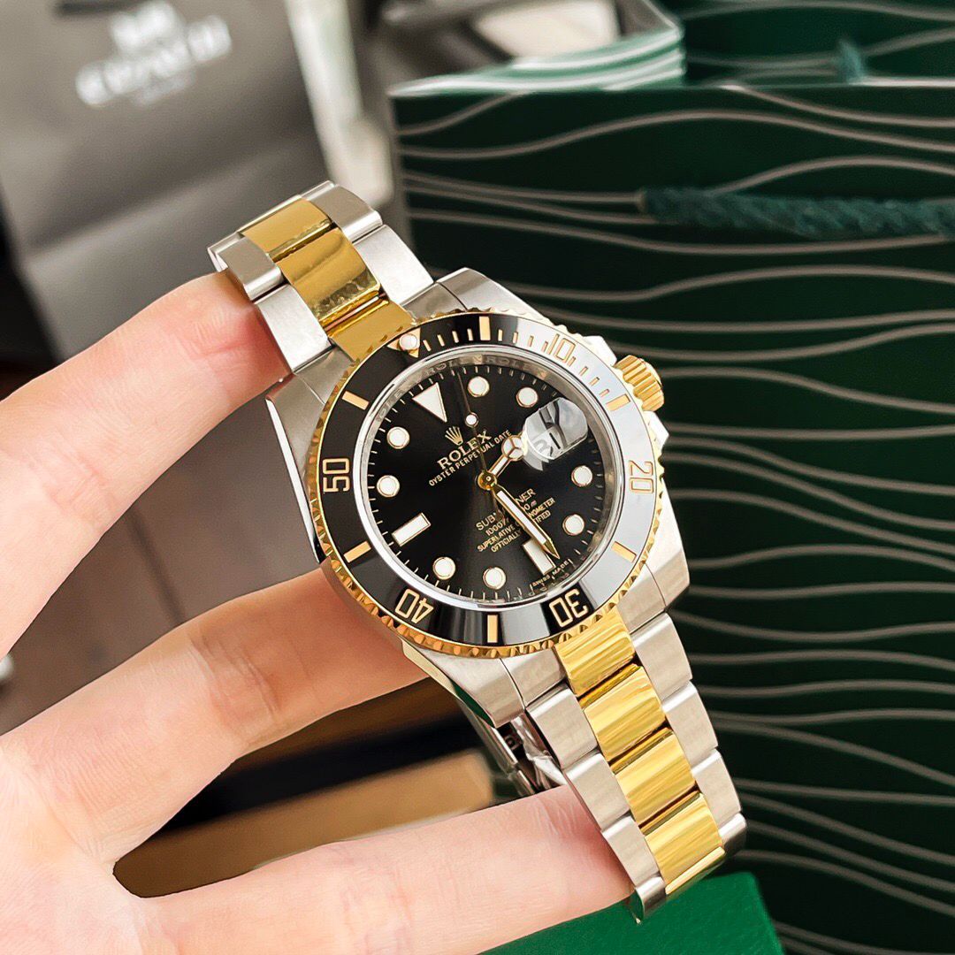 Luxury Two-Tone Gold & Steel Diver Watch – Automatic Movement, Black Ceramic Bezel, Sapphire Crystal